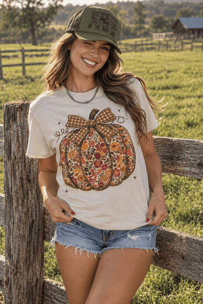 Floral Bow Pumpkin Graphic Tee in Cement