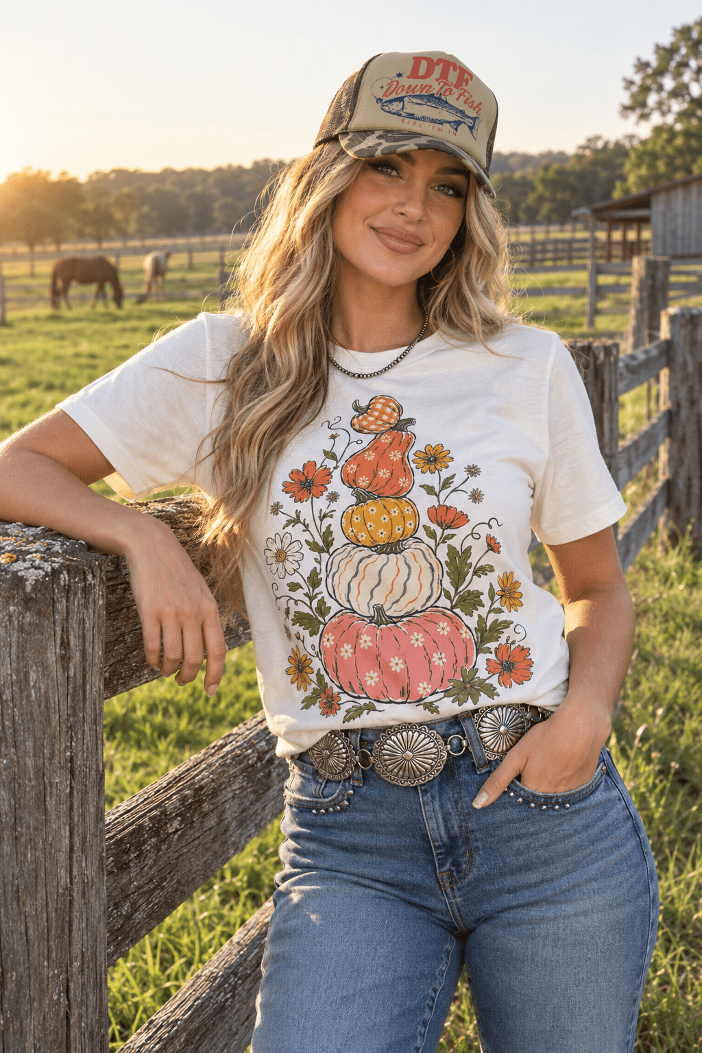 Floral Pumpkin Stack Graphic Tee in Natural