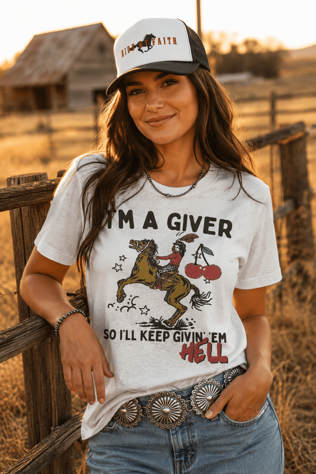 I'm a Giver Keep Givin' 'Em Hell Graphic TeeWhite SmokeS