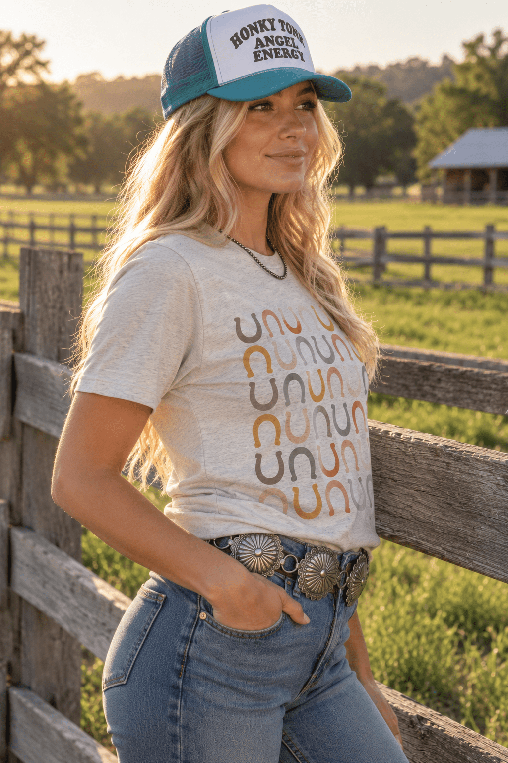 Lucky Trails Horseshoe Graphic Tee in Heather Oatmeal