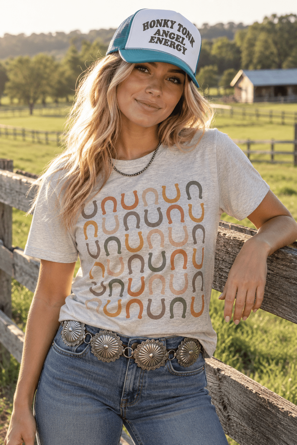 Lucky Trails Horseshoe Graphic Tee in Heather Oatmeal